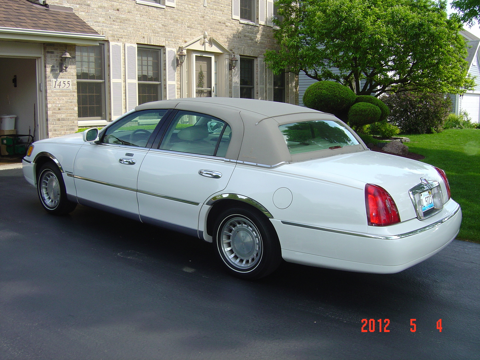 2001 Lincoln Town Car Specs, Prices, VINs & Recalls AutoDetective